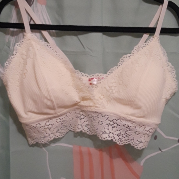 Altar'd State Intimates Ivory and Lace Bandeau Bra ***LOWEST PRICE*** - Picture 4 of 8
